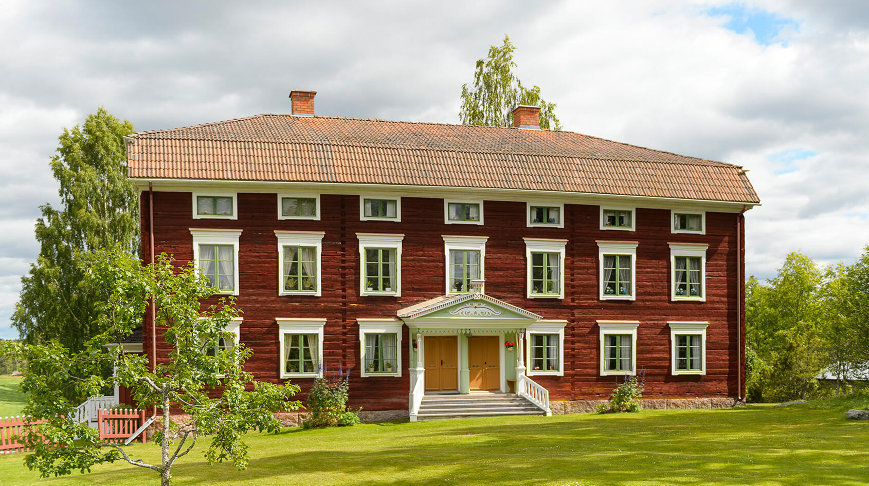Passa på i sommar – gästa våra vackra Hälsingegårdar!