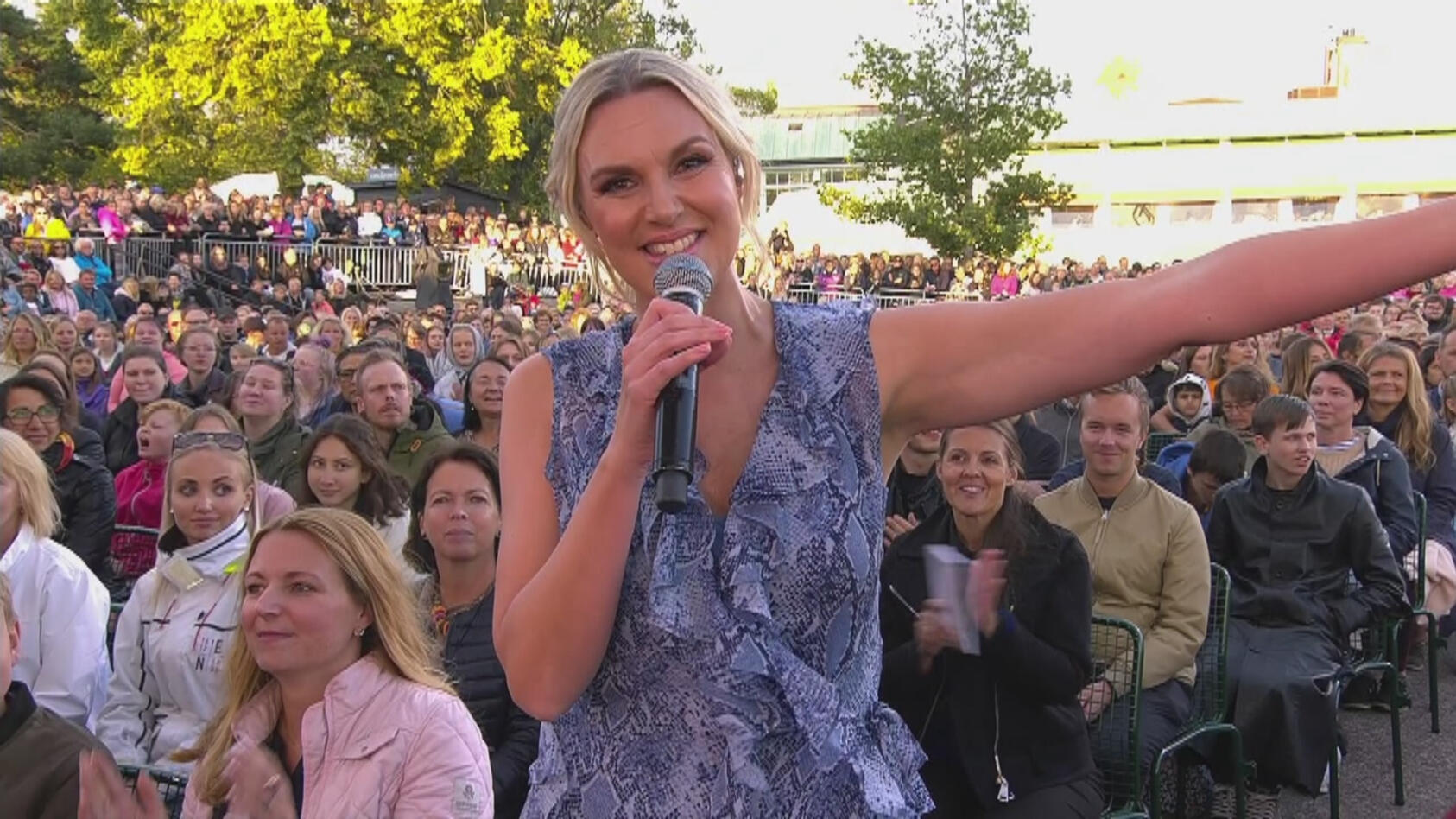 KLART: Sanna Nielsen leder Allsång på Skansen 2020