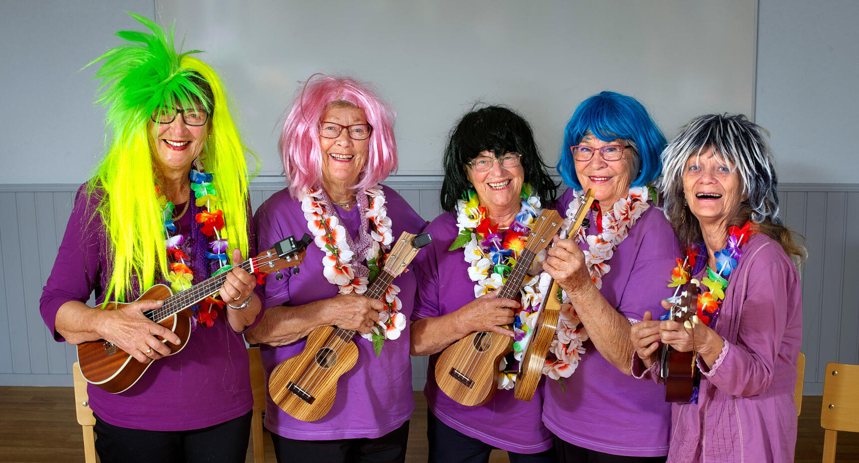 Ukulelegruppen Soliga tanterna sprider glädje med musik!