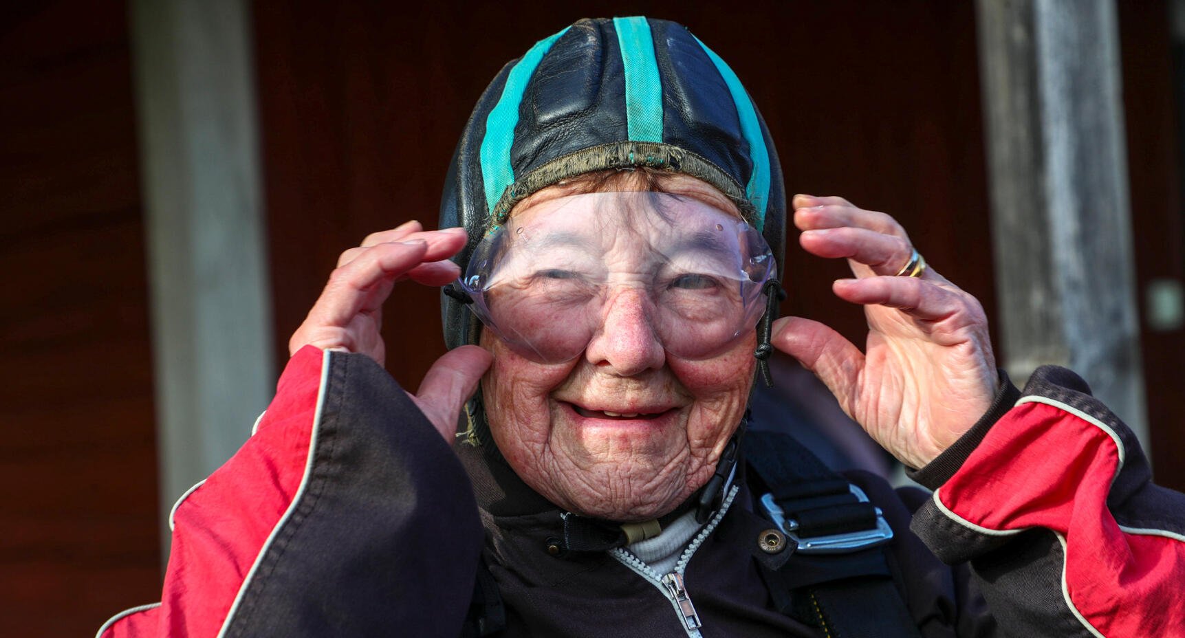 101-åriga Ruth tvekade inte för att hoppa fallskärm!