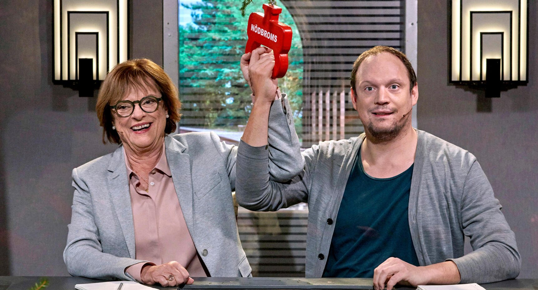 Cecilia Hagen och sonen Jonatan Unge tävlar i På spåret!
