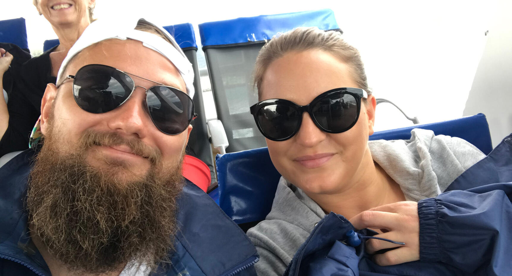 Emma och Billy räddade sitt resesällskap efter hajattacken
