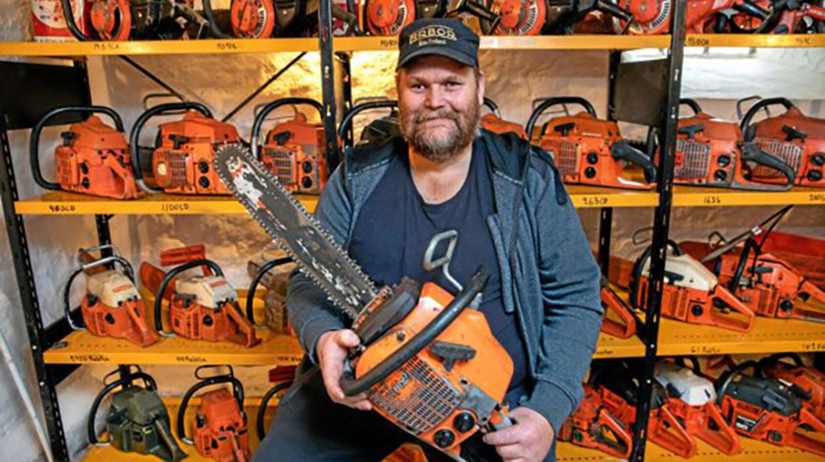 Varför har Magnus 800 motorsågar?