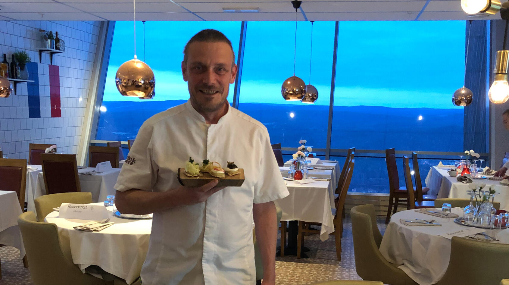 Därför serverar Johan surströmming året om!