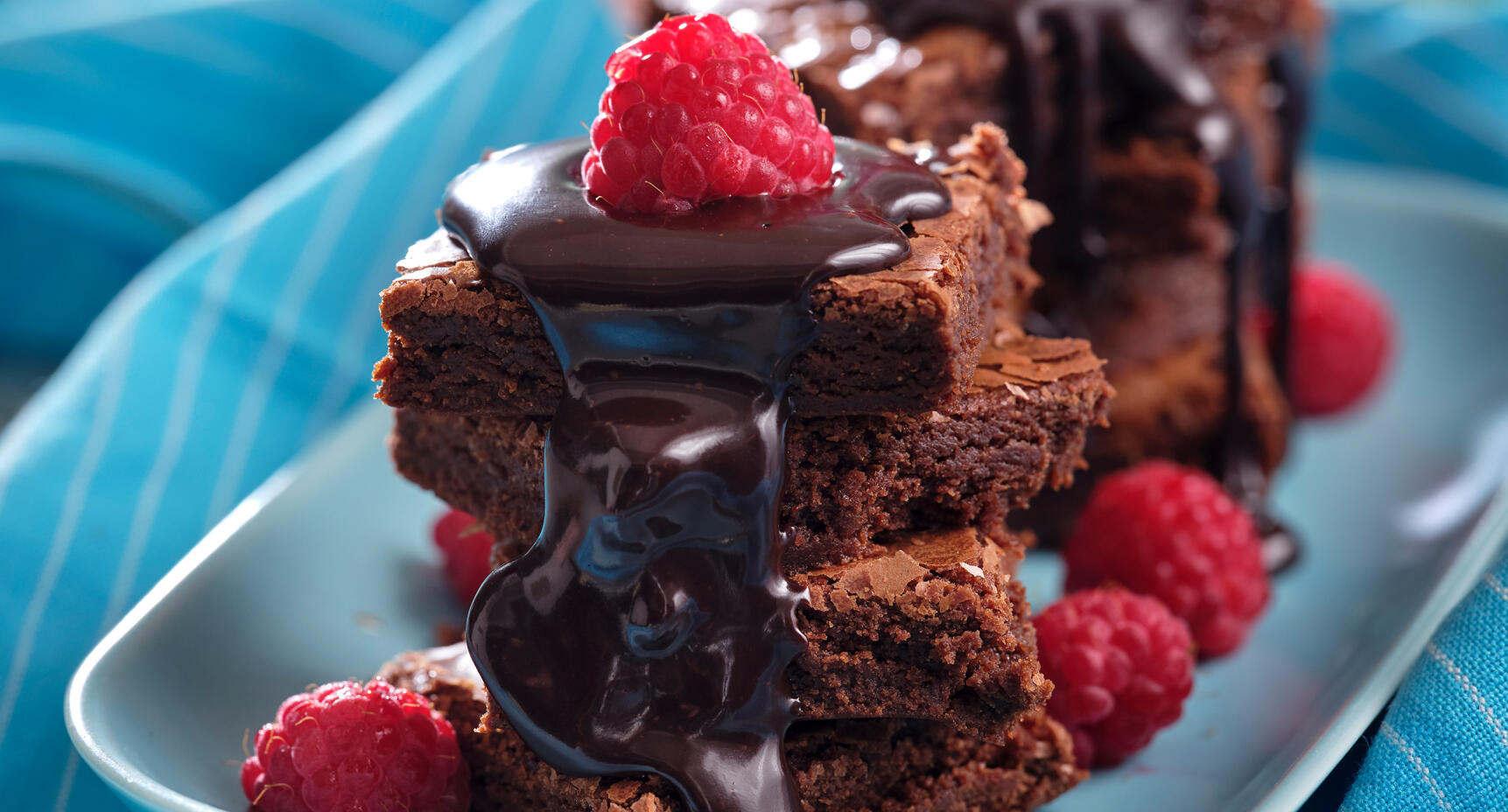 Lyxiga brownies med len chokladglasyr