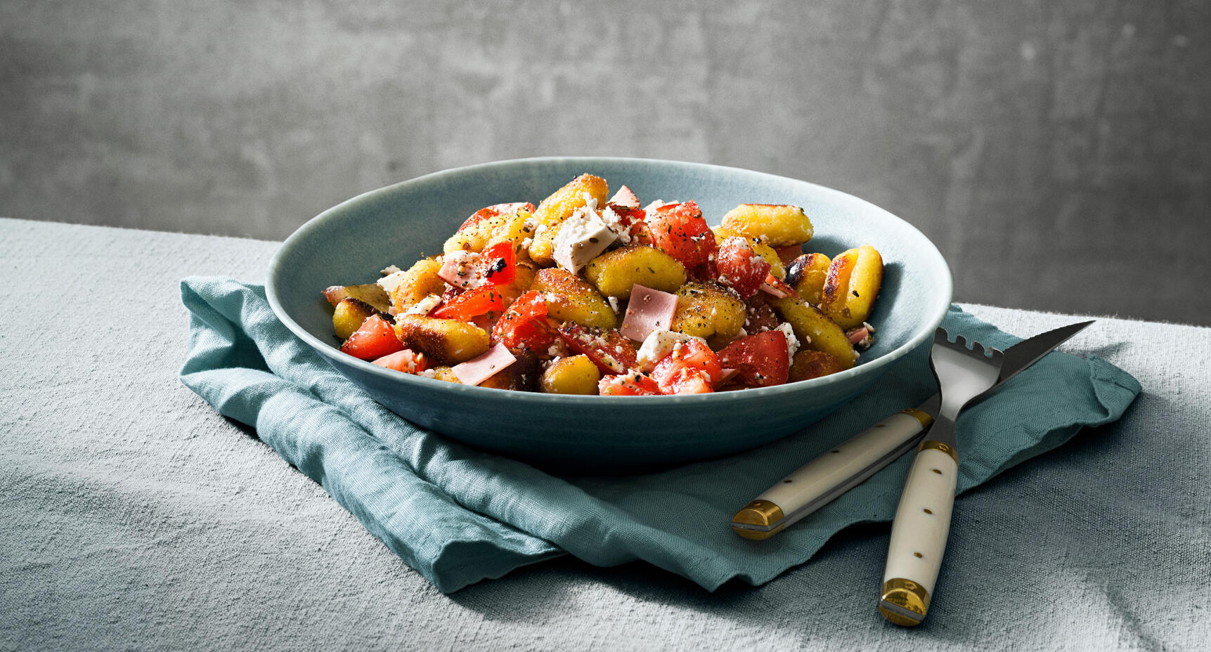 Superenkel ­gnocchi med ­skinka och fetaost