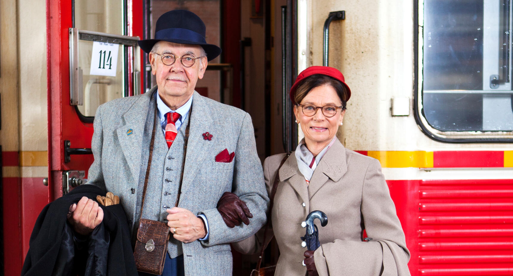 Vintageparet som reser med stil!