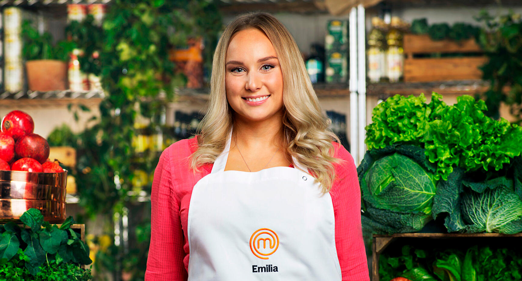 21-åriga Emilia ger ut egen kokbok!