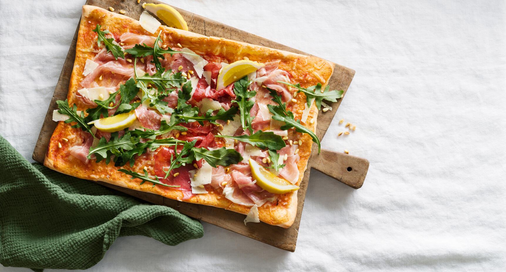 Charkpizza med parmesan och citron