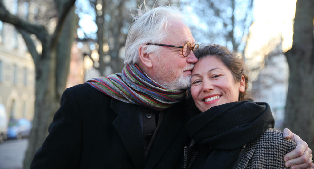 Prästen Olle Carlsson hyllar hustrun