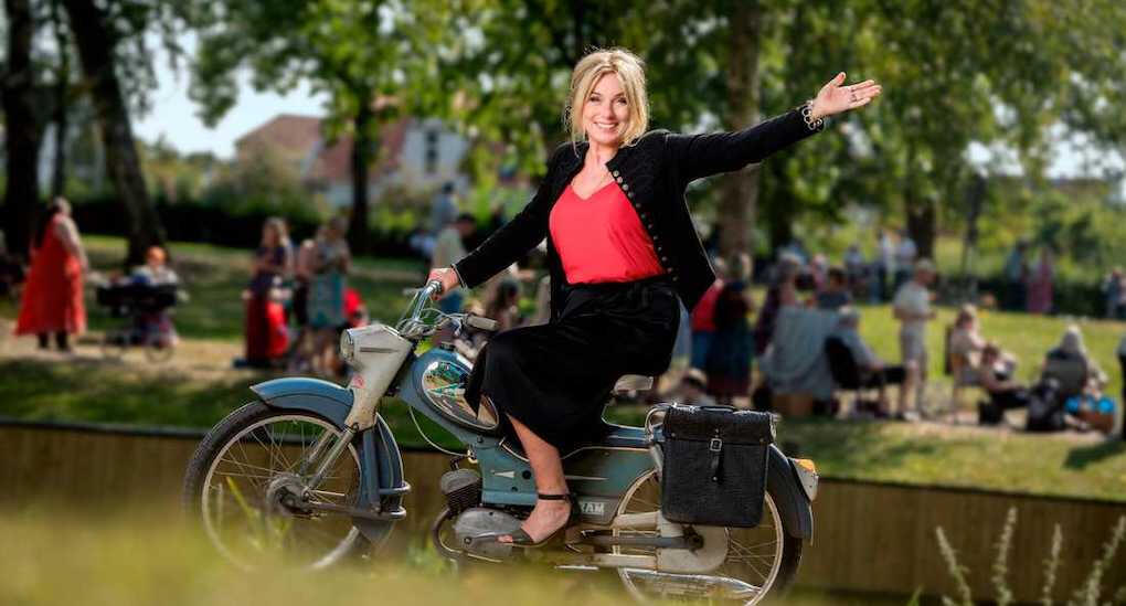 Anne Lundberg är programledare för Antikrundan. Foto: Magnus Liam Karlsson/SVT