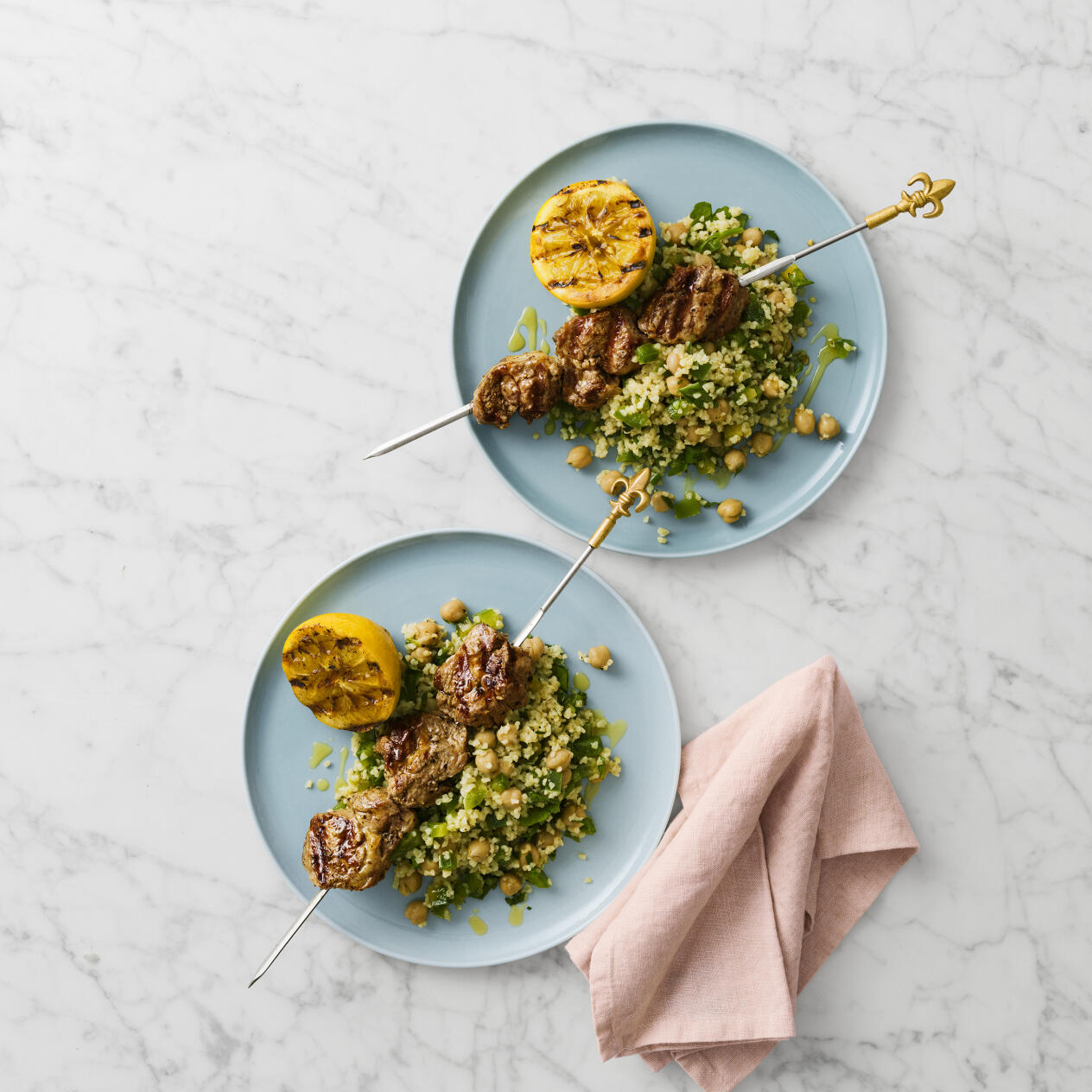 Lammentrecote på spett med grön tabbouleh