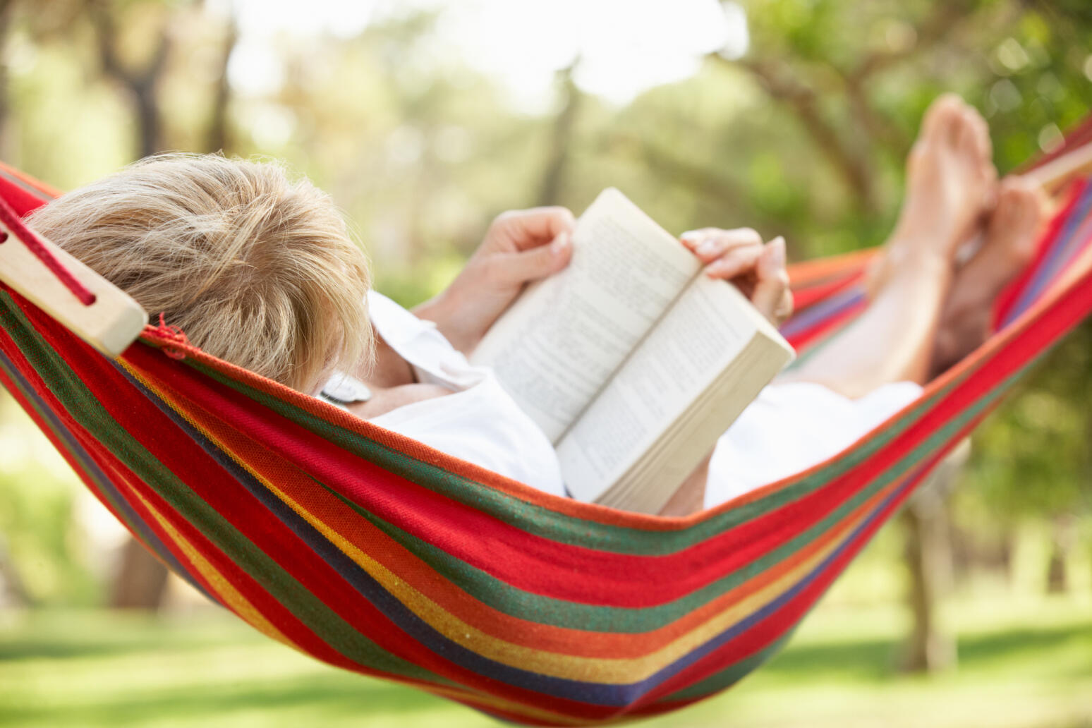 Vad läser du i sommar? Här är fyra härliga boktips