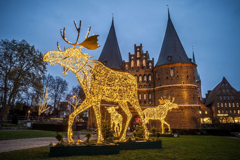 Lübeck: TRelche vid Holsten Gate kring jul. Copyright: Olaf Malzahn