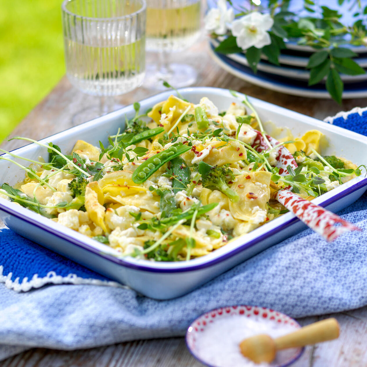 Gratäng med fylld pasta och ­fetaost