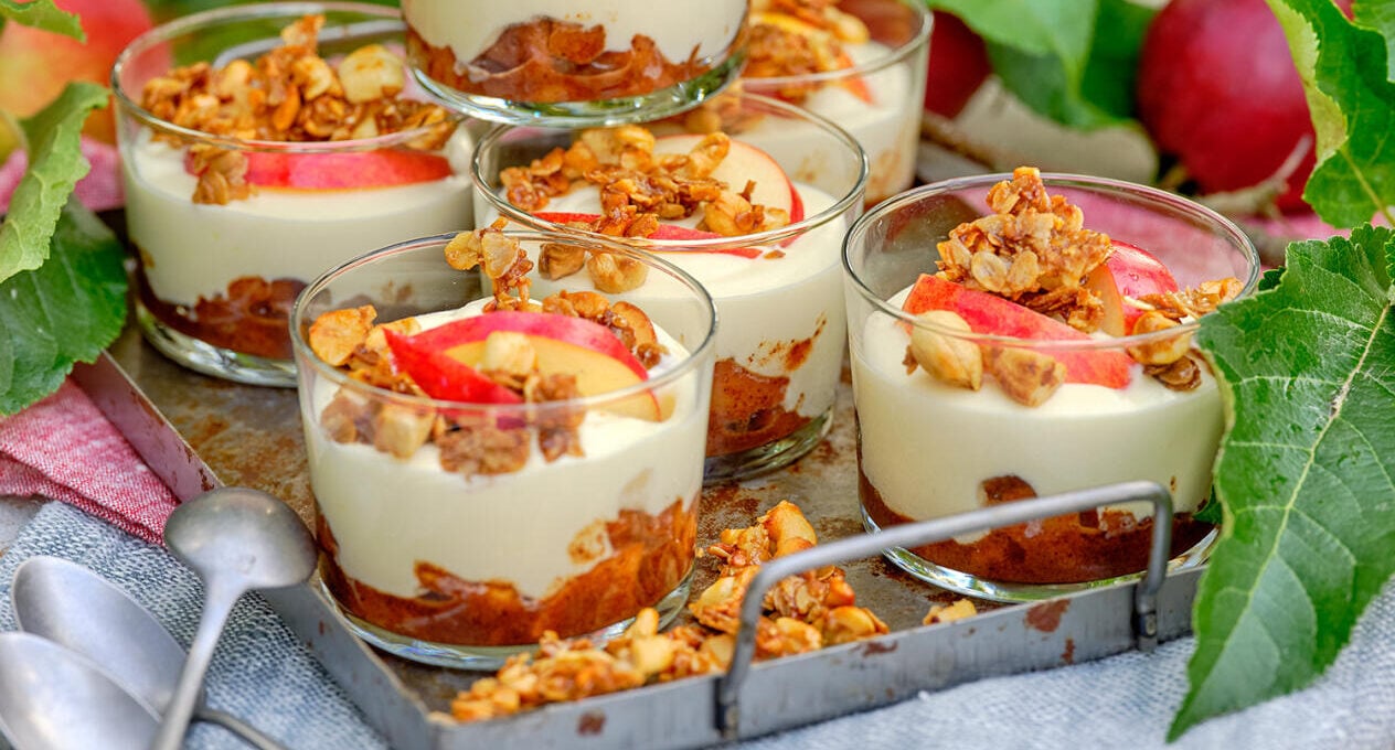 Vit chokladkräm med äppelcrunch