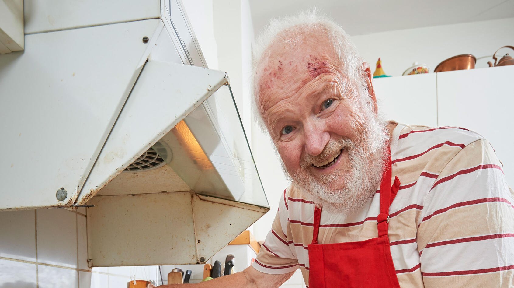 Jan-Olof lär äldre män laga mat