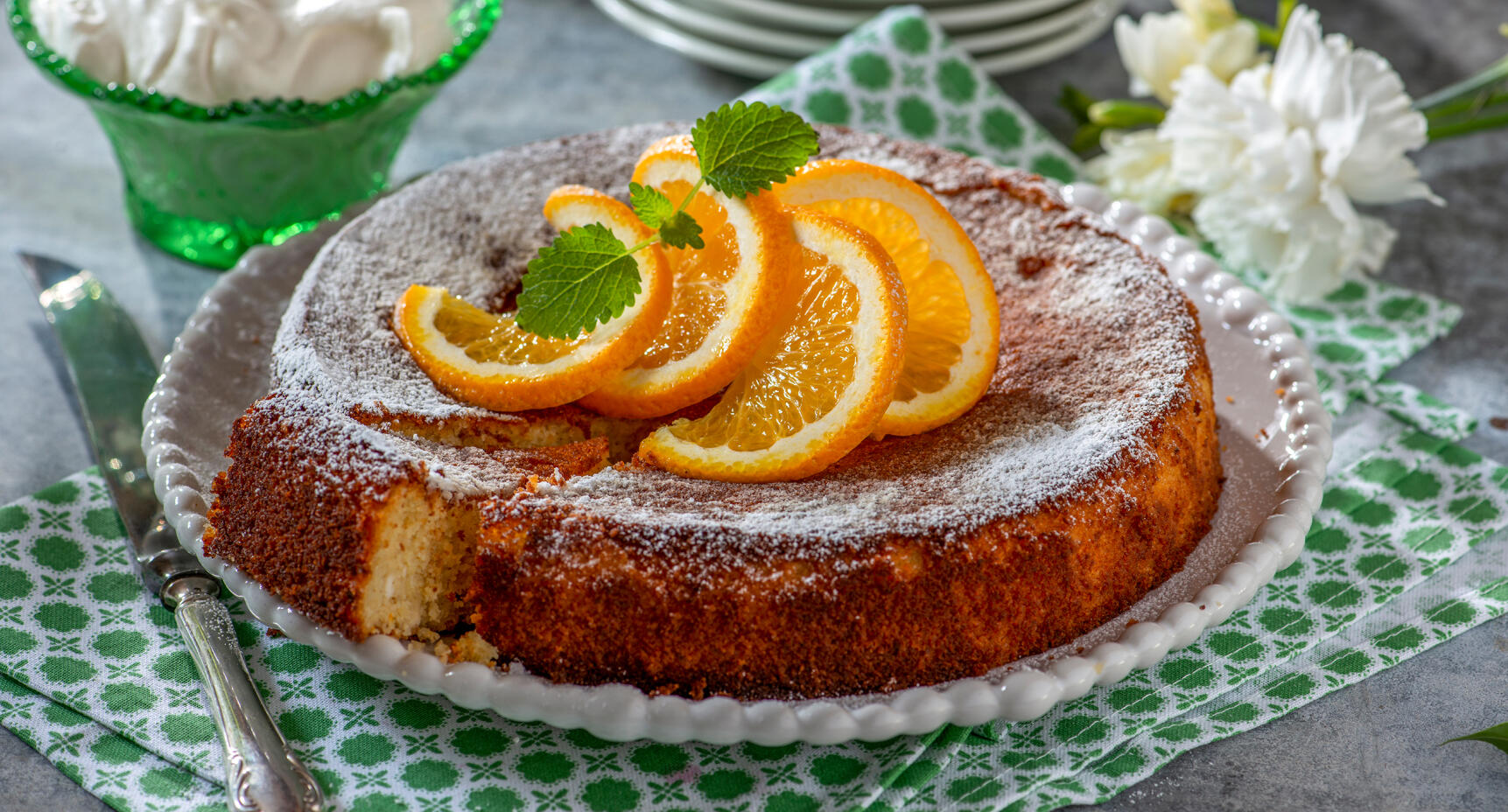 Glutenfri mandelkaka med frisk apelsin