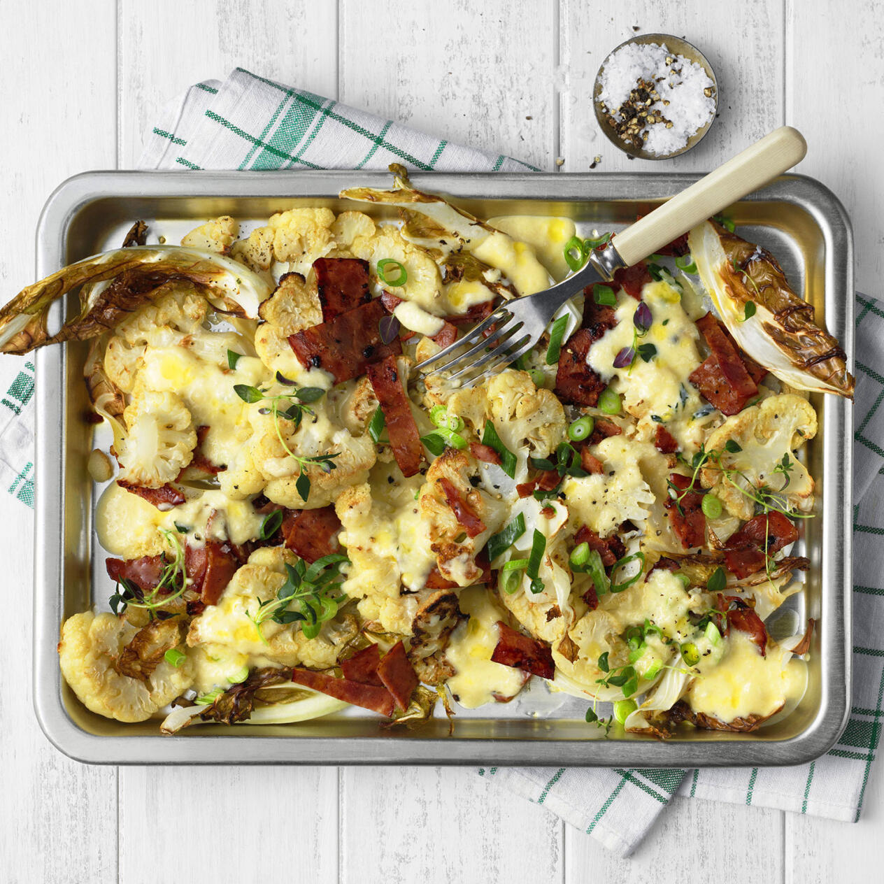 Blomkålsgratäng med ostsås och kycklingbacon