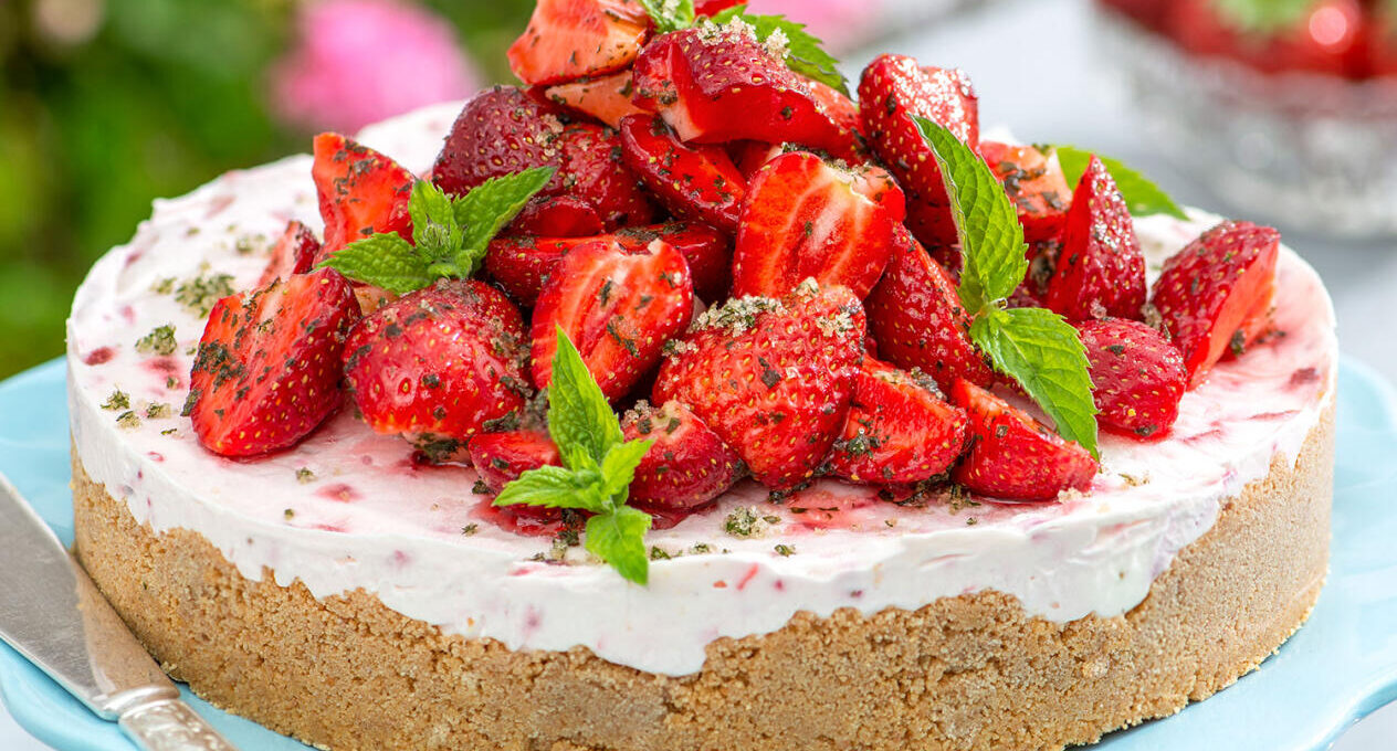 Cheesecake med ­myntajordgubbar