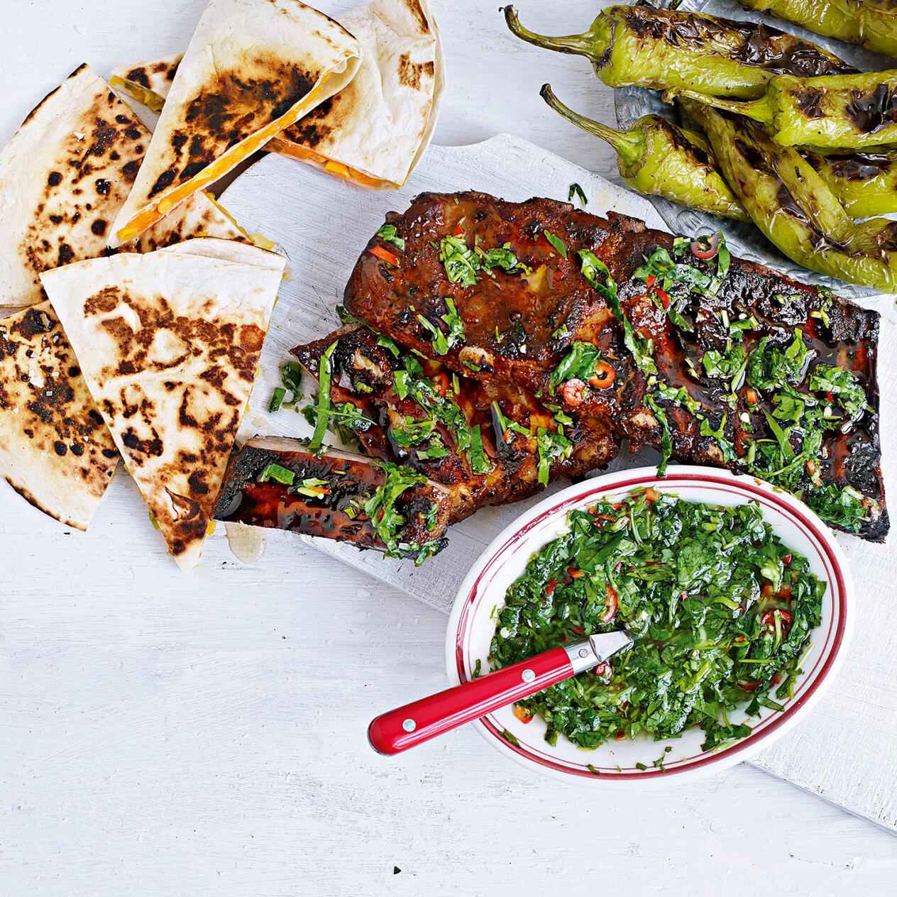 Grillade spareribs med quesadilla