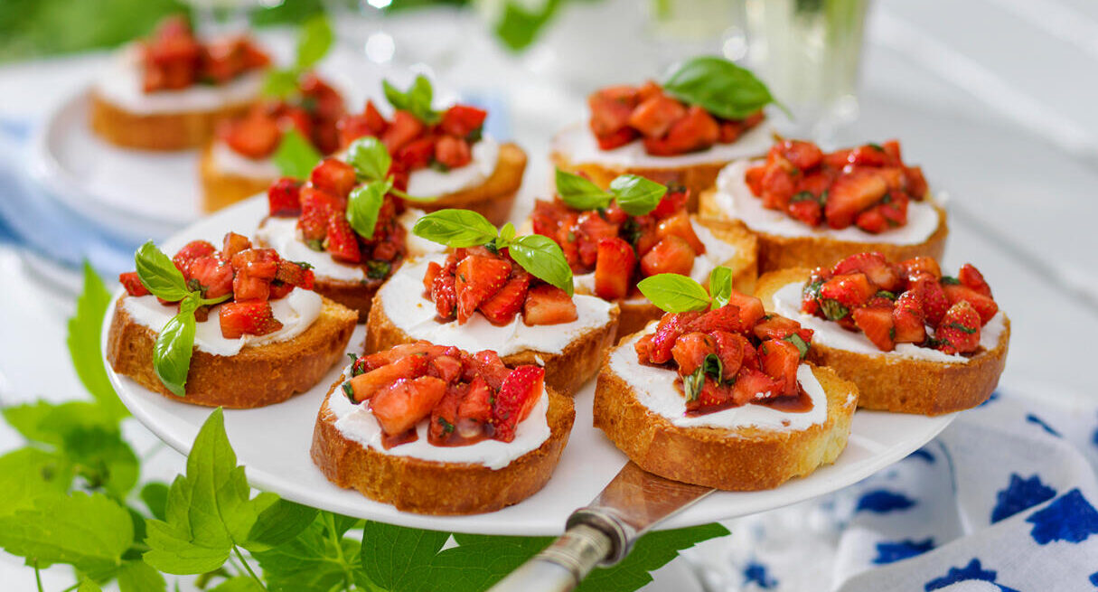 Jordgubbs­bruschetta