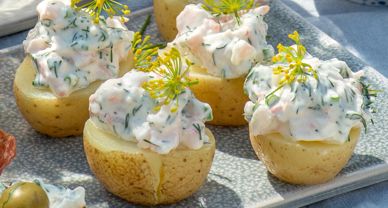Potatishalvor med räktopping