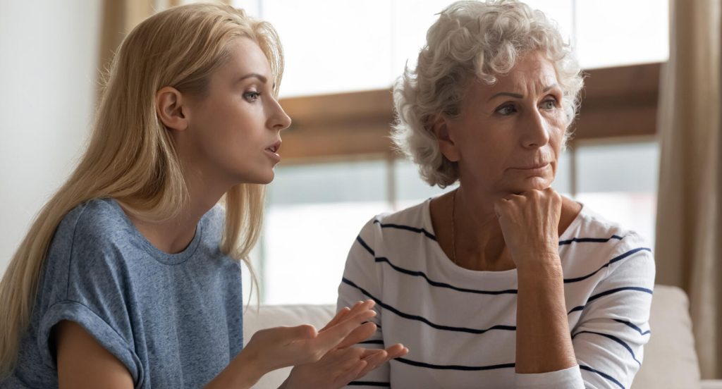 Foto: TT | "Hur får jag min 90-åriga mor att sluta bråka med sin syster?"