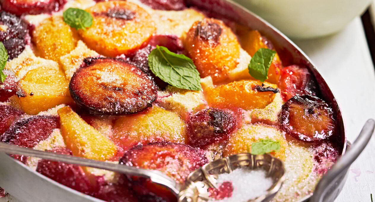 Clafoutis med plommon och aprikoser