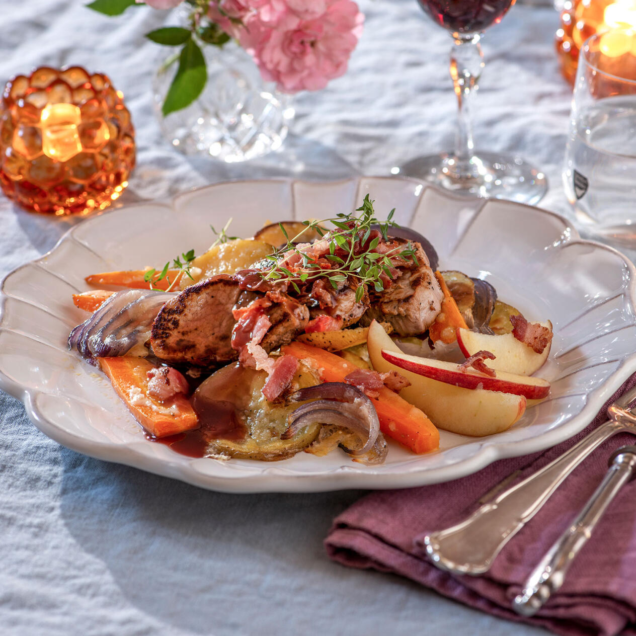Fläskfilé med rödvinssås och picklat äpple