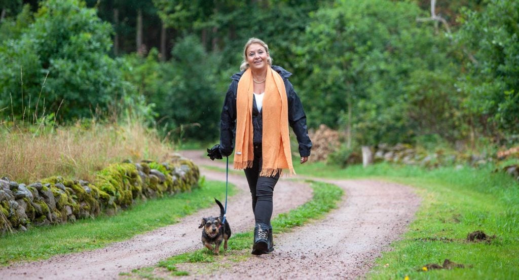 Christina läker och hämtar ny energi i den vackra naturen.