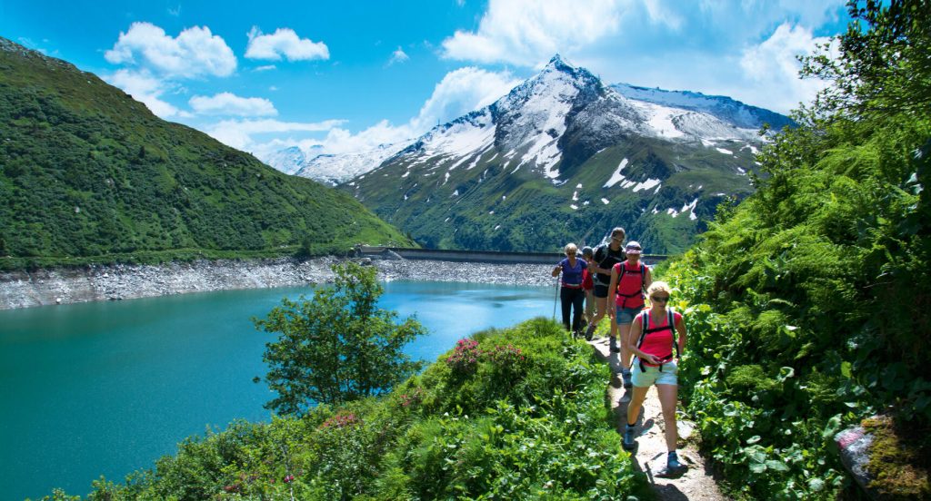 Njut av frisk luft och vacker natur under vandringsturerna i Bad Gastein!