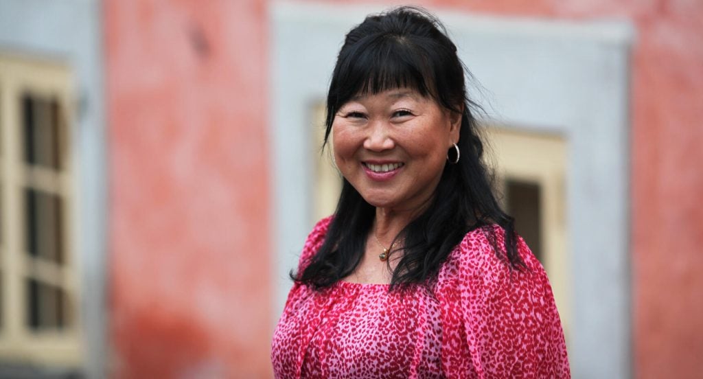 Idag är Maria enormt tacksam gentemot två föräldrapar på var sin sida av jorden.