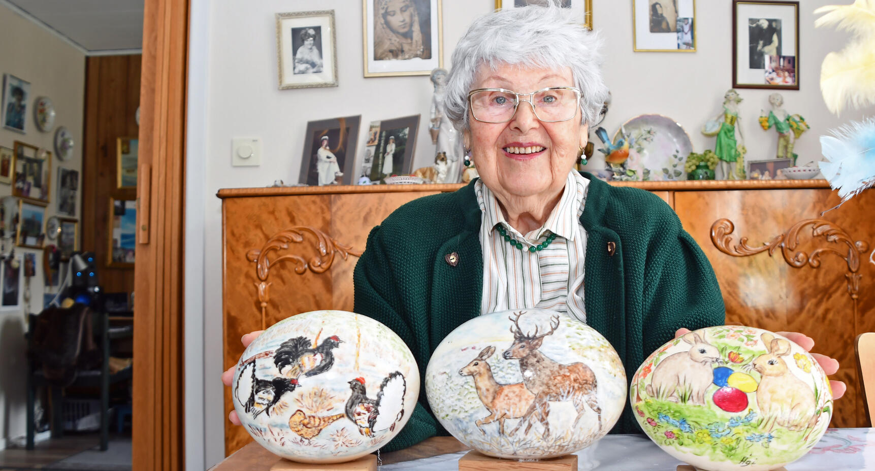 Att måla ägg är terapi för 83-åriga Agnes: ”Det har alltid hjälpt mig när livet varit tufft”