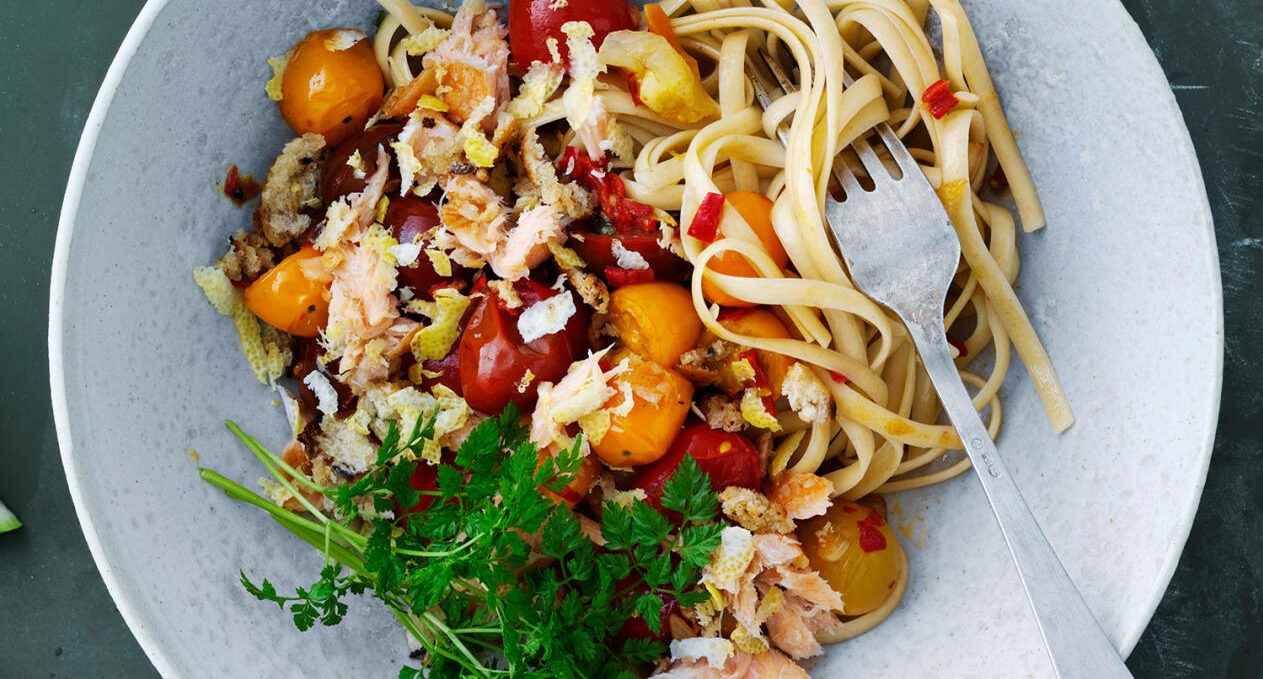 Linguine med varmrökt lax