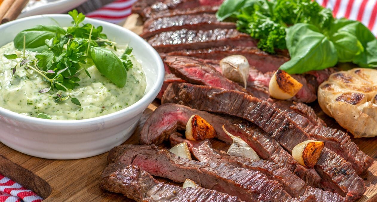 Grillad flankstek med örtmajonnäs