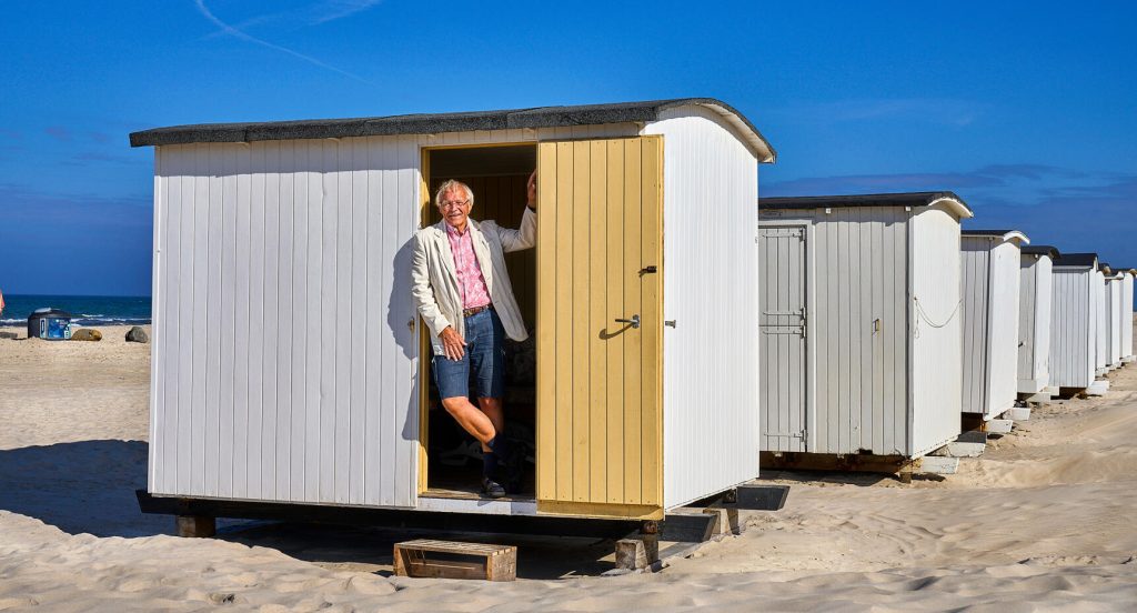 1984 köpte Simon och hans fru badhytten, som idag används av hela deras familj. Väntelistan för att få ställa upp en badhytt på stranden är lång.