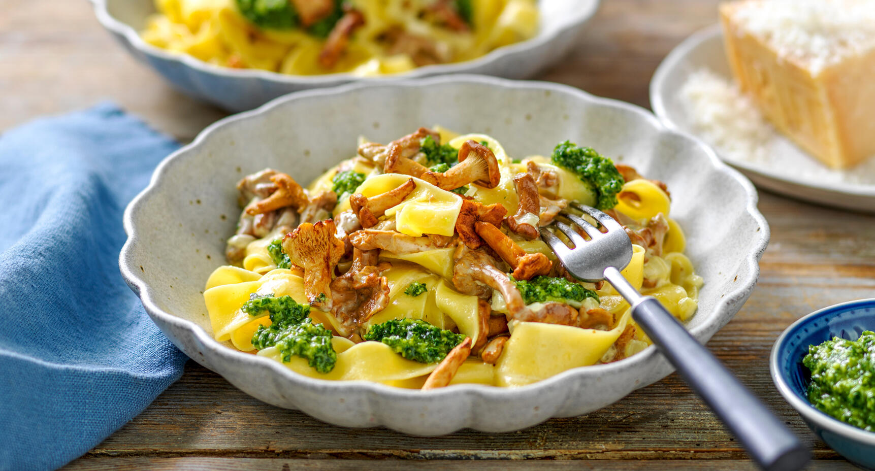 Kantarellpasta med gremolata­topping