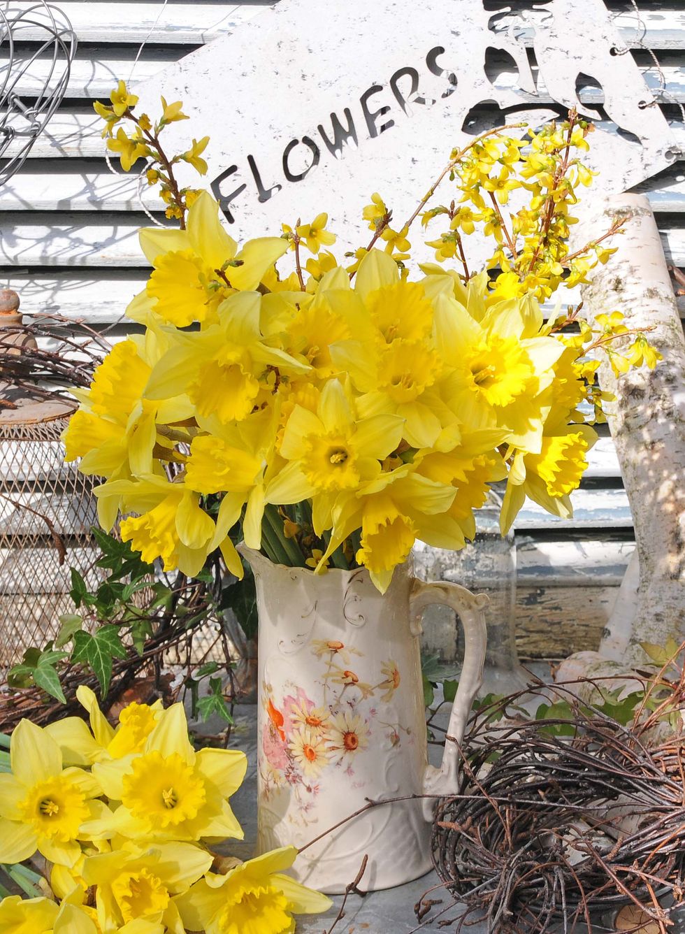 10 lysande exempel på hur du pyntar med blommor i påsk