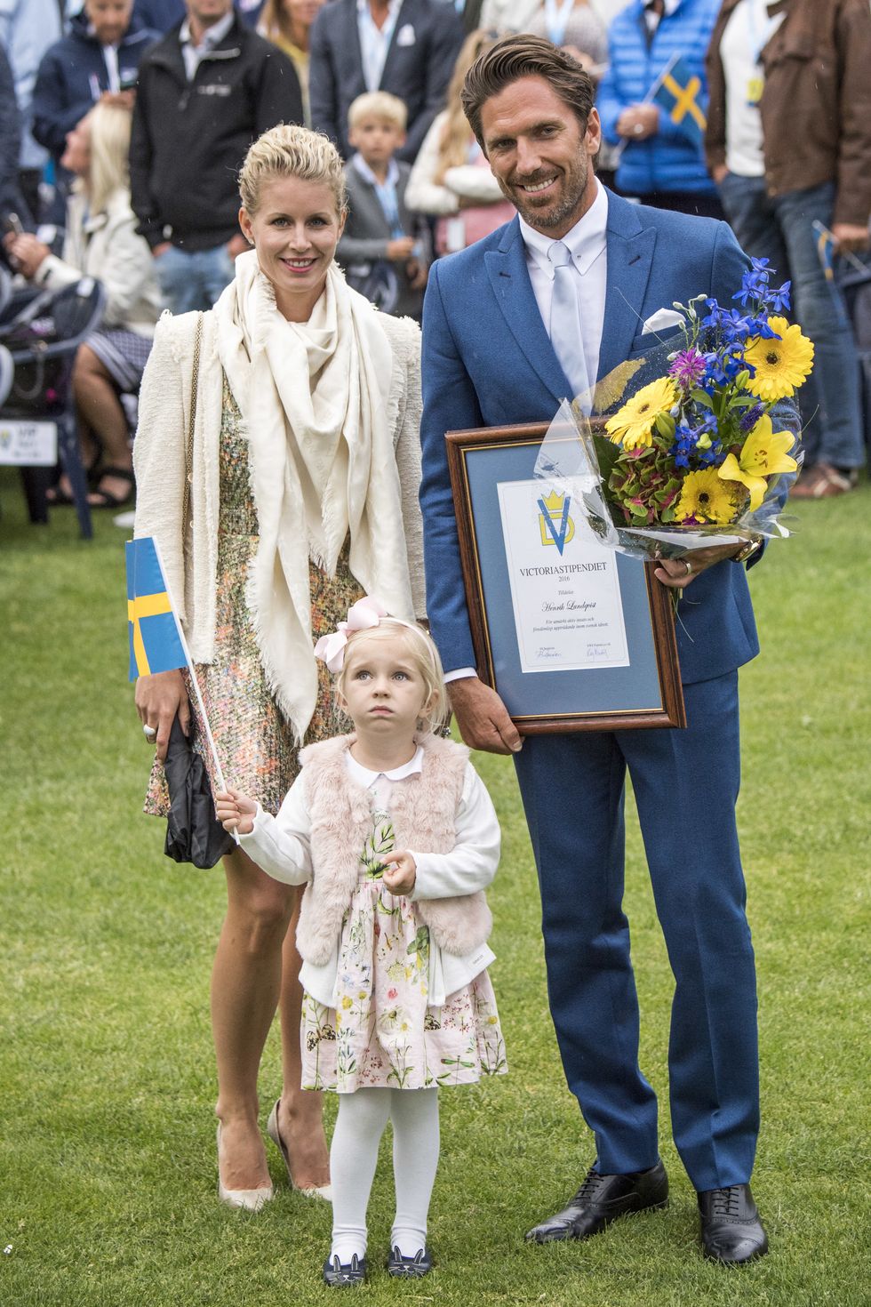 Så hjälpte hockeystjärnan Henrik Lundqvist hjärtsjuka Freja med familj