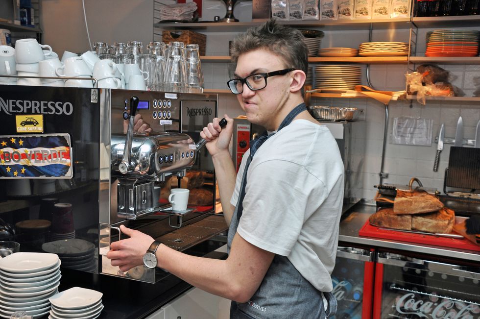 På Augusts kafé jobbar bara personer med funktionsnedsättning