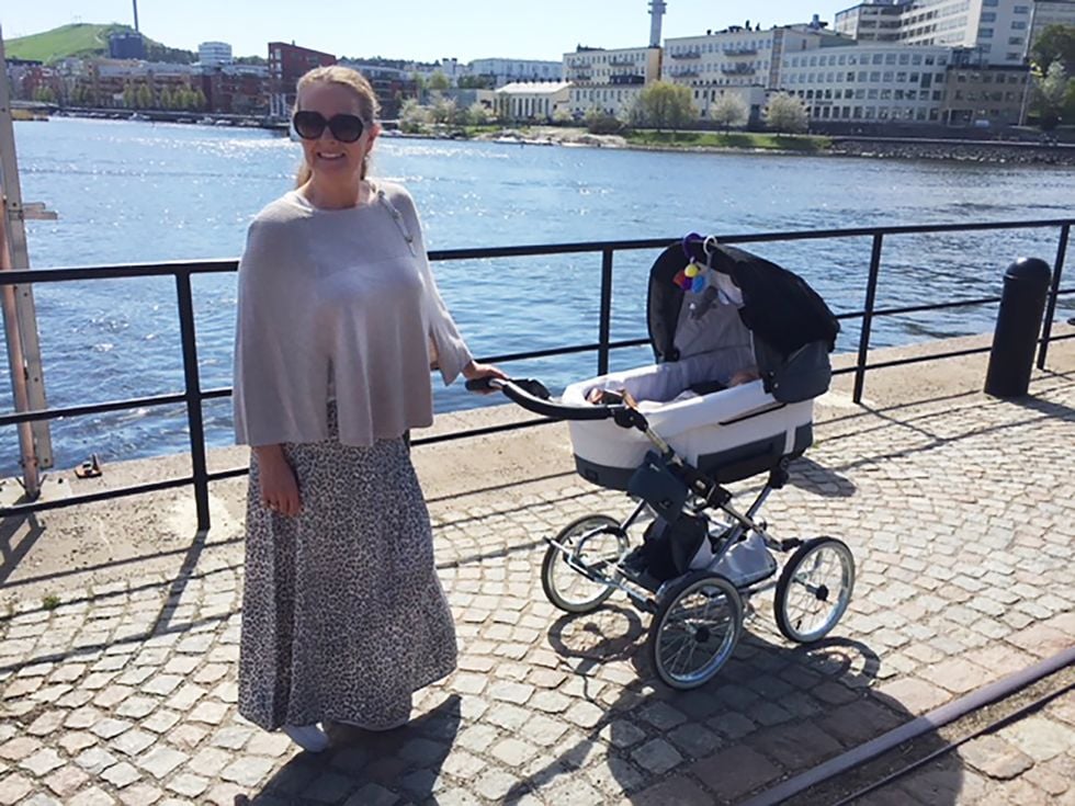 Yvonne Ryding älskar att vara mormor!