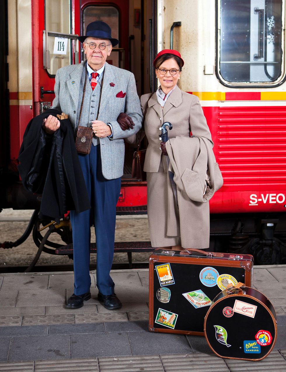 Vintageparet som reser med stil!