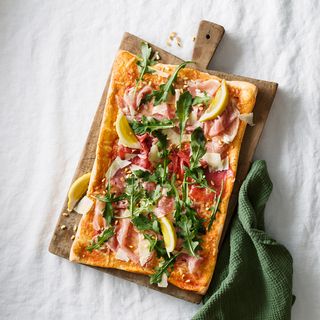 Charkpizza med parmesan och citron