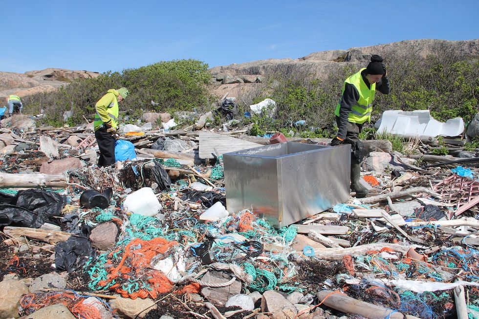 Möt hjältarna som städar bohuskusten ren från plast