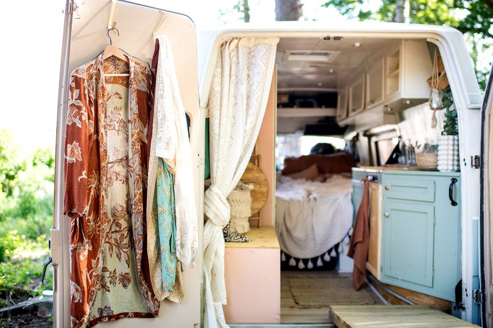 Hela familjen flyttade in i en buss