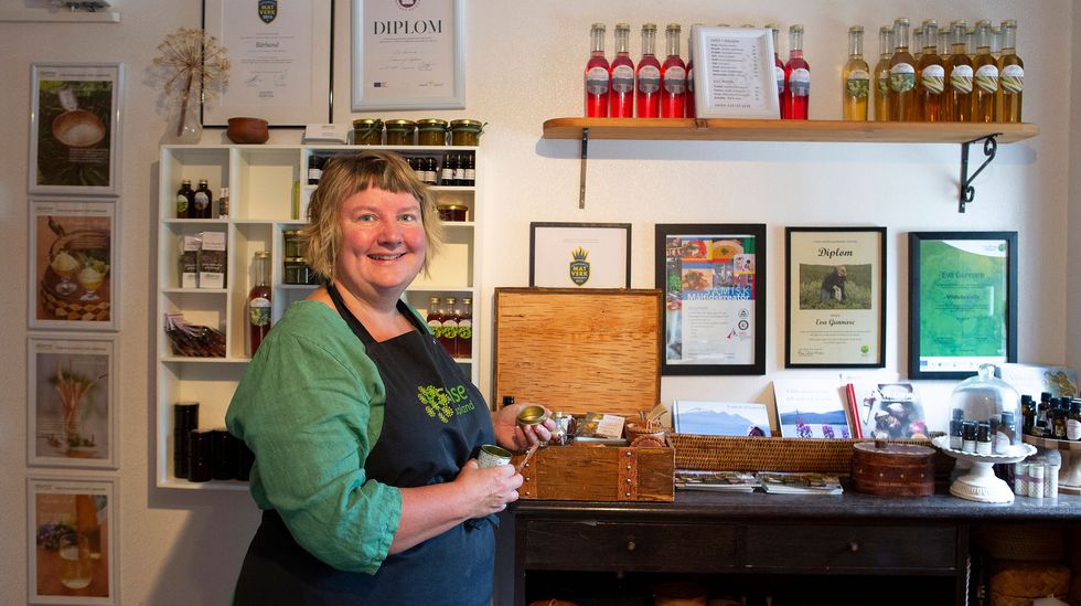 Eva förvandlar vilda växter till samiska smaker