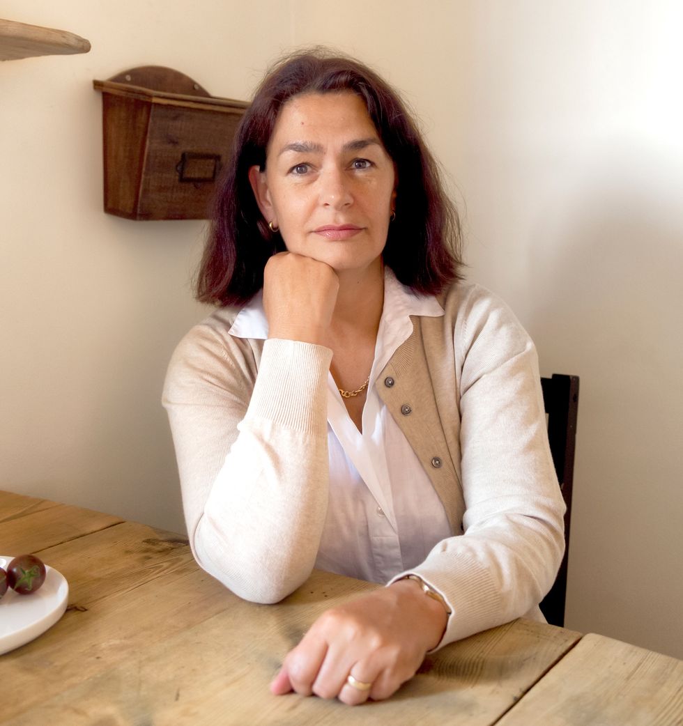 Rebecka fick ett chockbesked om sin biologiska mamma: