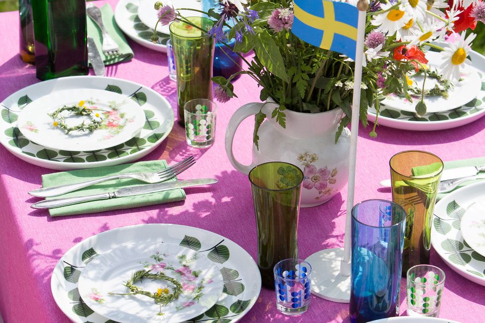 Duka till midsommar med fina retrofynd!