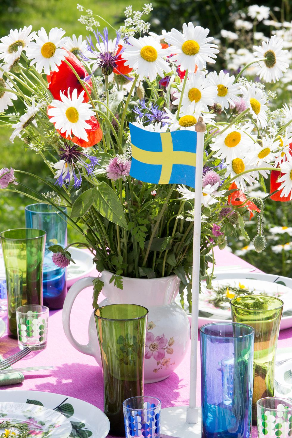 Duka till midsommar med fina retrofynd!